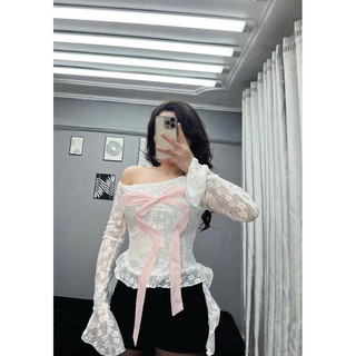 Áo lệch vai ren đính nơ ngực, trễ vai tay loe ren hoa hai lớp LAVIAN A01
