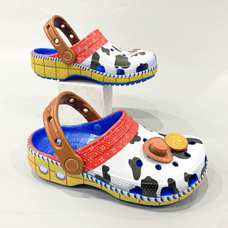 Sục Toy Story Woondy trẻ em, sục bò sữa tặng kèm charm y hình, dép sục chống trượt kháng khuẩn tốt an toàn cho bé