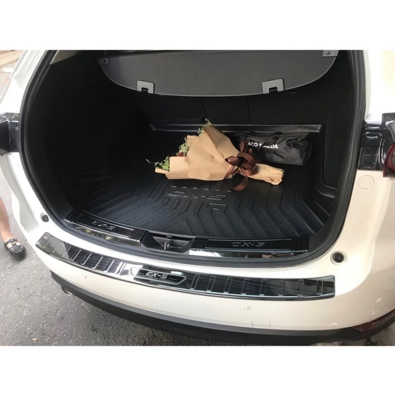 Ốp chống trầy cốp xe CX5 2018-2025 vân Titan chống rỉ hàng cao cấp