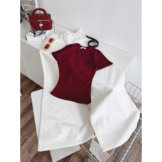 Set bộ áo croptop tăm đỏ mix quần jean ống rộng trắng