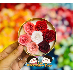 Hoa hồng thủ công từ giấy mỹ thuật màu - size ~3.0cm- trang trí thiệp, báo tường