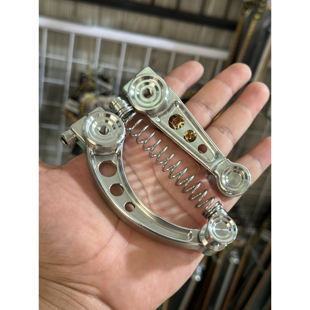 Càng thắng (Công vs Thẳng) CNC inox 304 có sẵn lò xo và ốc, gắn được cho nhiều dòng xe máy làm xe bạn nổi bật