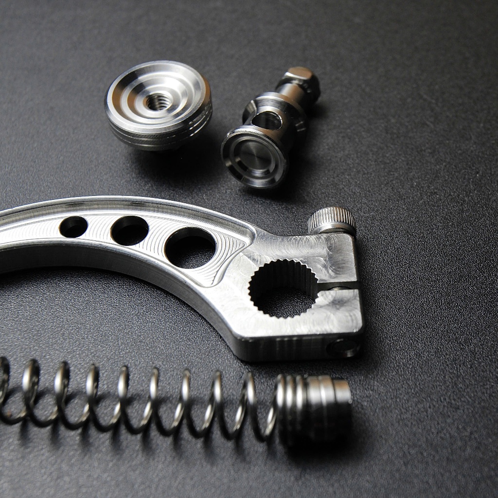 Càng thắng (Công vs Thẳng) CNC inox 304 có sẵn lò xo và ốc, gắn được cho nhiều dòng xe máy làm xe bạn nổi bật