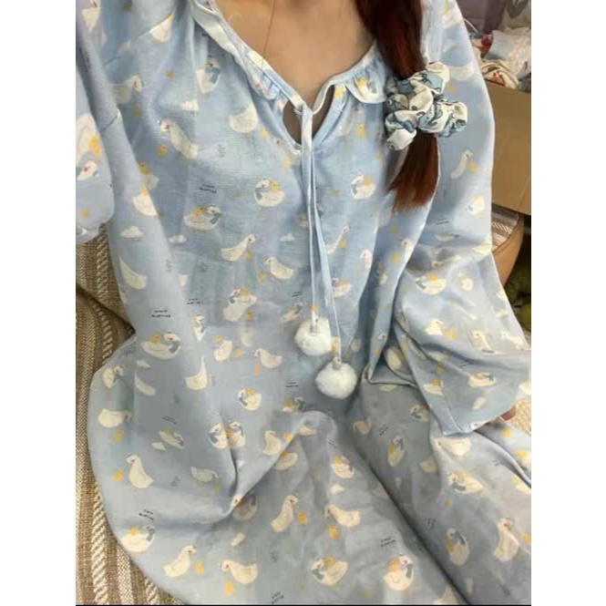 MEIQUIYI Đầm bèo xanh mặc ở nhà phom dài dưới gối cổ bèo kèm cục bông trắng