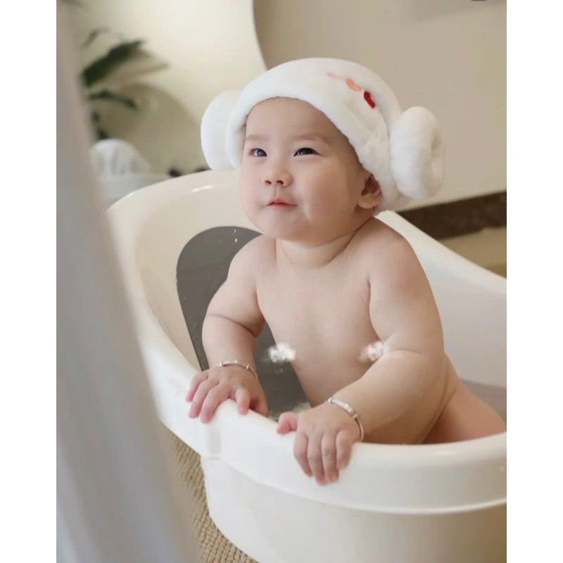 (Sẵn) Mũ chùm đầu tắm bé 2 cục bông quấn trái tim phong cách Hàn Quốc