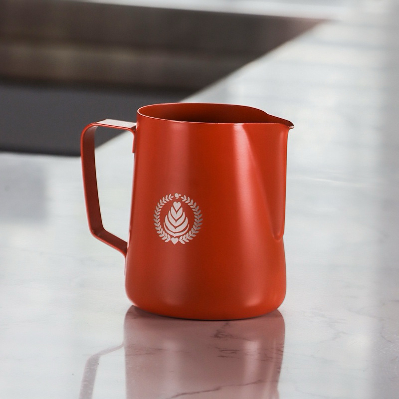 Ca Đánh Sữa Khắc Logo Tulip 600ml Inox 304 Mạ Titan