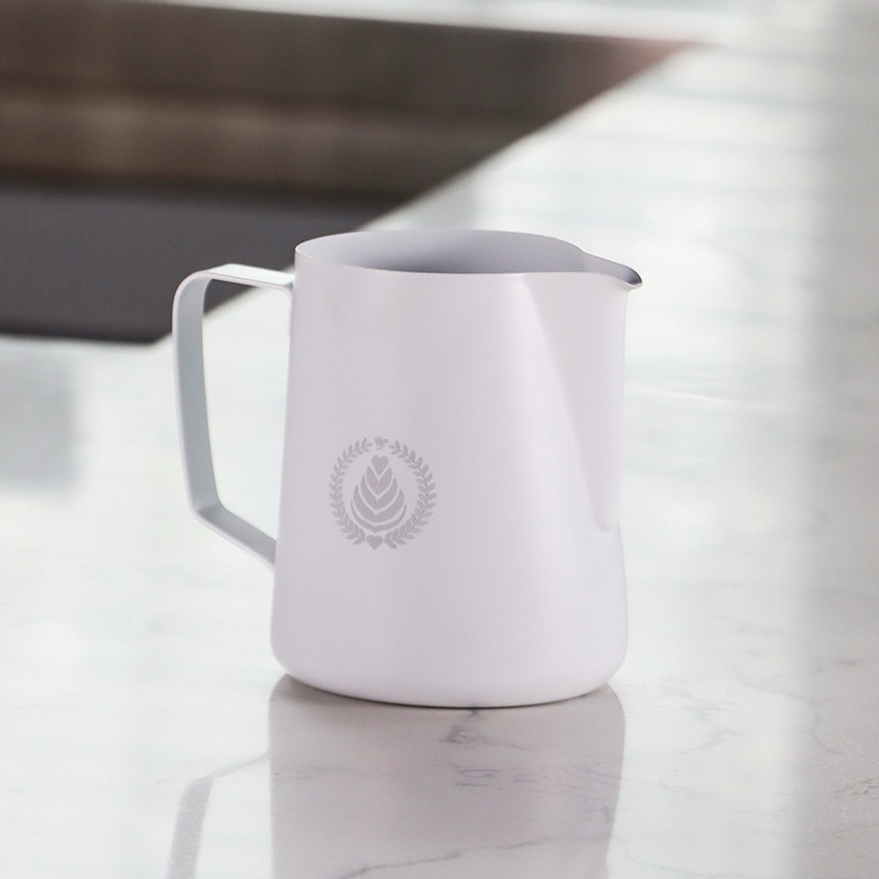 Ca Đánh Sữa Khắc Logo Tulip 600ml Inox 304 Mạ Titan