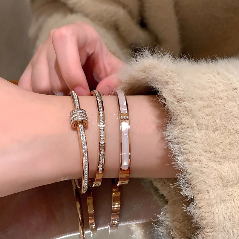 Vòng tay thép titan zircon mạ vàng 18k thời trang nữ đơn giản cao cấp dành cho nữ