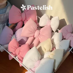 Charm nơ chần bông Pastelish, dùng để cài túi xách, balo. Charm dạng nơ vải xốp, chần bông mịn bên trong. Kèm móc khóa h