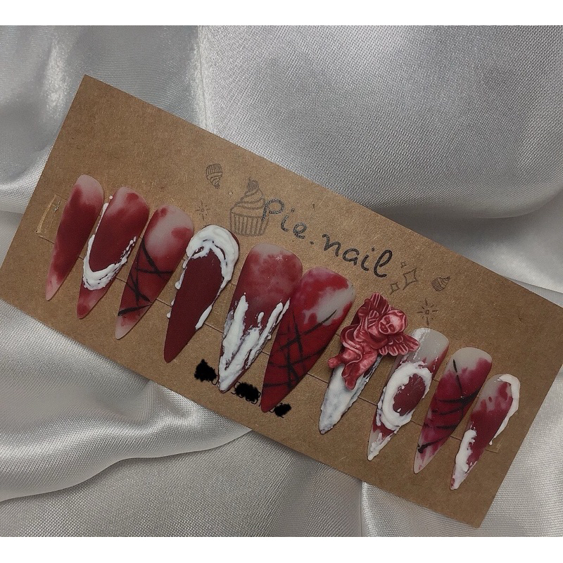 Nailbox nhọn dài loang vân đỏ, đính charm thiên thần (21)