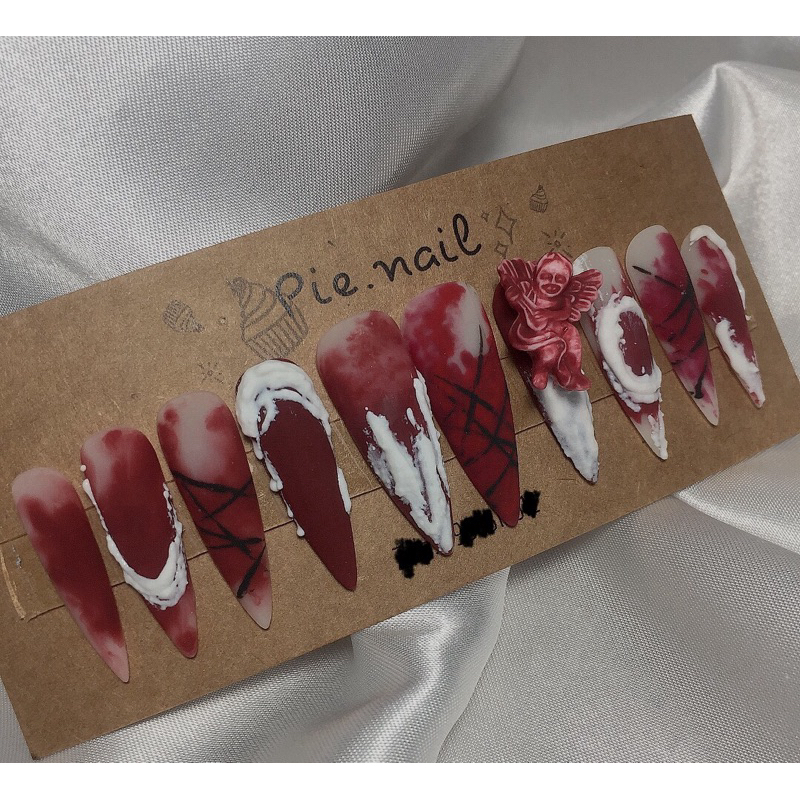 Nailbox nhọn dài loang vân đỏ, đính charm thiên thần (21)