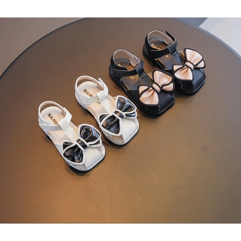 sandal bé gái dép rọ cho bé da mềm đế dẻo kiểu dáng lại  trắng đen cho bé 1 tuổi đến 8 tuổi SL616 ( có ành thật )