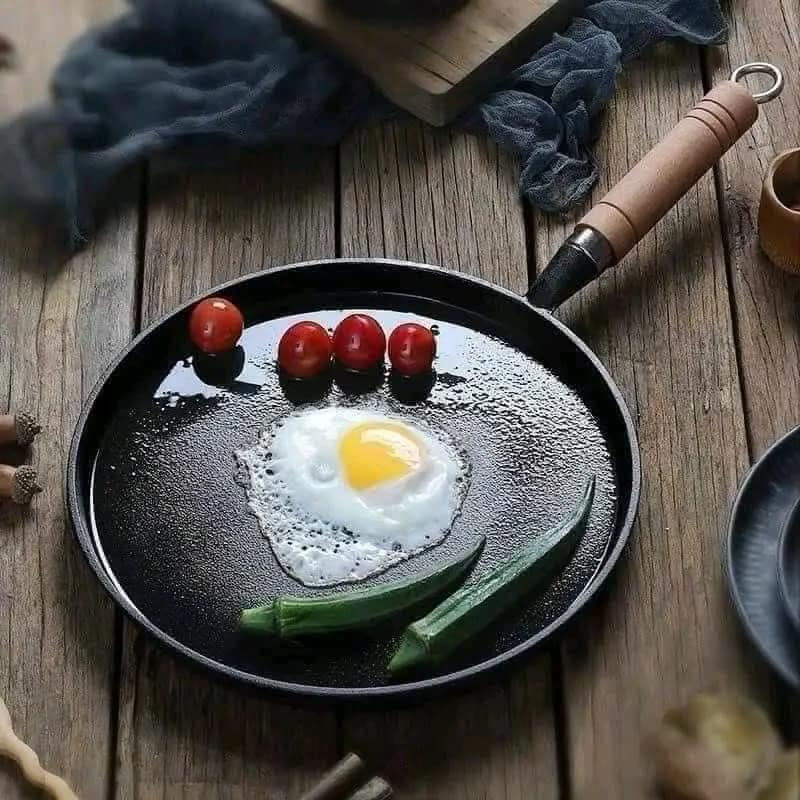 CHẢO GANG ĐÁY PHẲNG CÁN GỖ SIZE 20CM-26CM SIÊU TIỆN LỢI