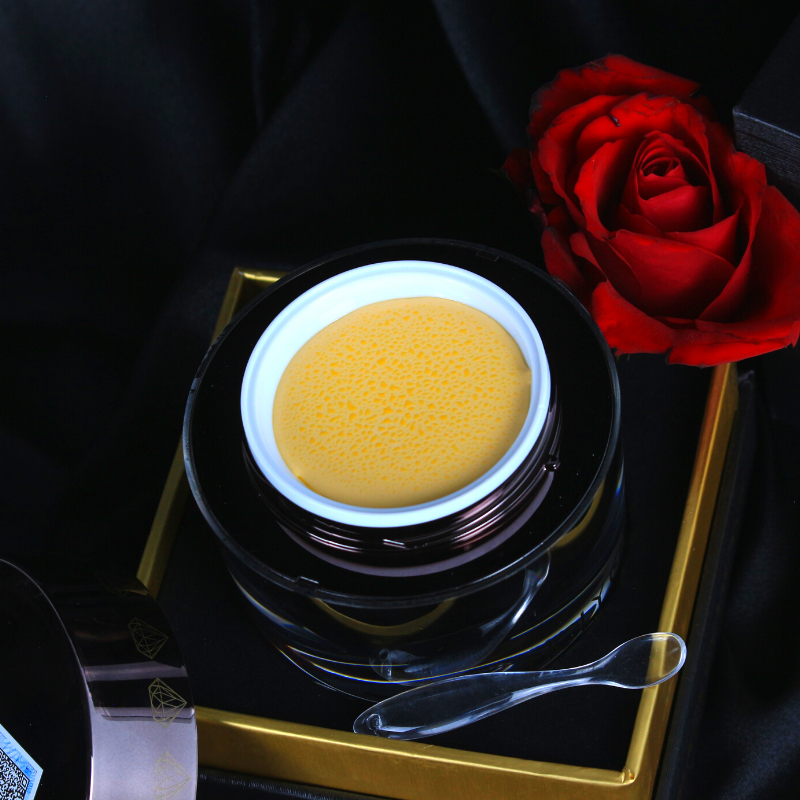 Kem dưỡng trắng da Đài loan cao cấp Holy Care Black Diamond 25G