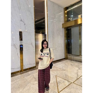 Set Bộ Đồ Nữ Mickey Stays In Dismey Áo Phông Be Ngắn tay Mix Quần Suông Kẻ Caro Đỏ