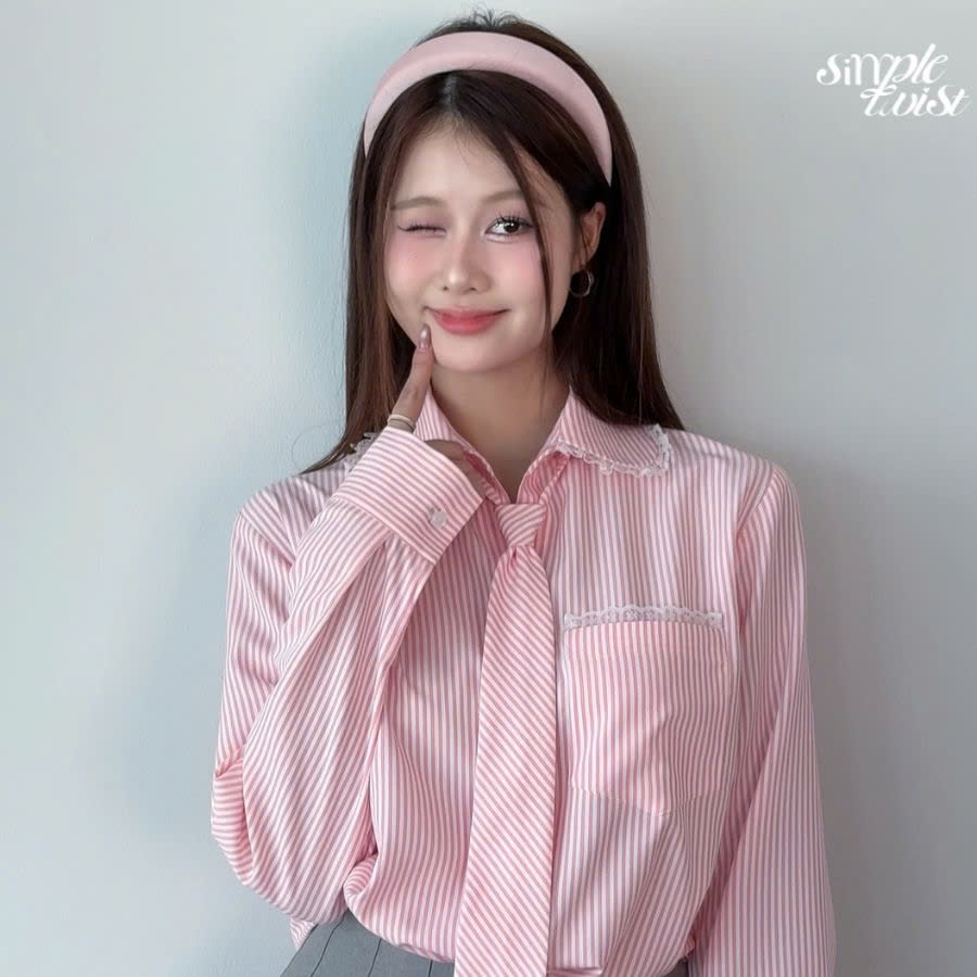 Ảnh Áo sơ mi kẻ sọc kèm cà vạt tay dài màu xám và hồng Sweetheart Top thanh lịch công sở - Simple Twist 1