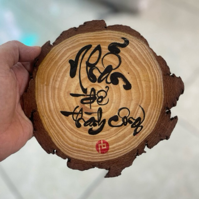 Tấm Lót Ly Uống Trà có chữ thư pháp đường kính 7-8cm , bằng Khoanh Gỗ tròn, không phai, rất ý nghĩa