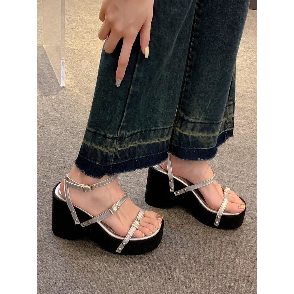 (Sẵn đen 37, bạc 35,38) Giày Sandal La Mã Quai Ngang Xu Hướng 2025 Đế Xuồng Cao 10cm Ulzzang