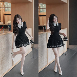 Váy nữ đen phối cổ sơ mi trắng tiểu thư sang chảnh, đầm nữ cộc tay dáng ngắn xòe họa tiết đính đá sang trọng HCOM25395