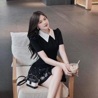 Váy nữ đen phối cổ sơ mi trắng tiểu thư sang chảnh, đầm nữ cộc tay dáng ngắn xòe họa tiết đính đá sang trọng HCOM25395