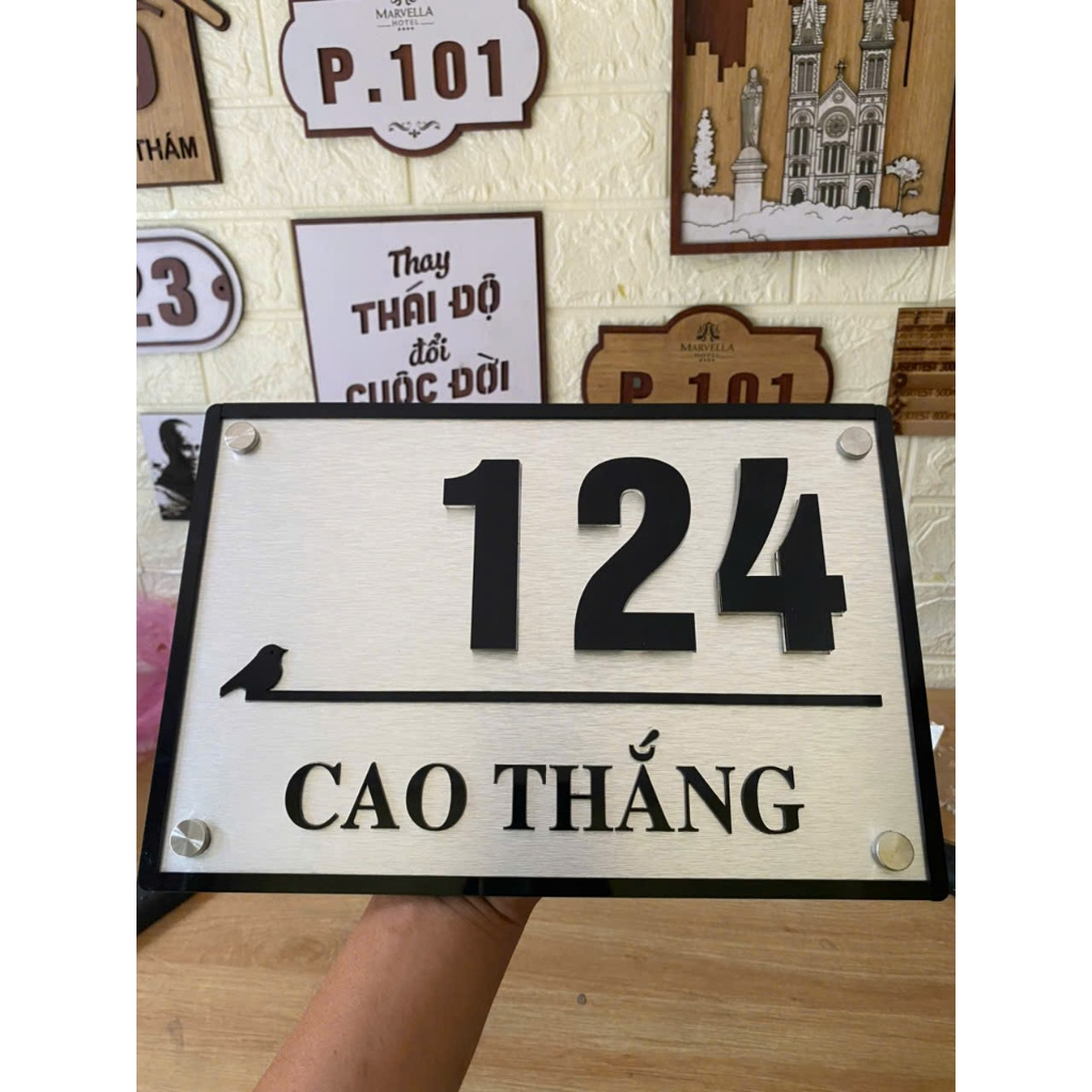 Bảng số nhà alu bạc xước chữ đen , số nổi