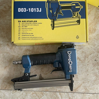 Máy bắn đinh U Dongcheng D03-1013J - Sung bắn đinh U 1013 dongcheng
