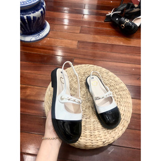 Giày sandal mũi tròn quai sích ngọc chất da bóng N002 ( phom rộng)