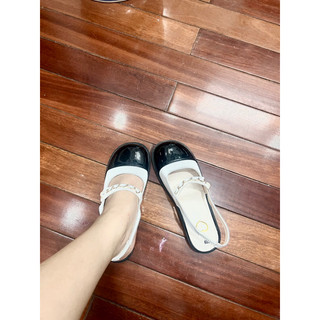 Giày sandal mũi tròn quai sích ngọc chất da bóng N002 ( phom rộng)
