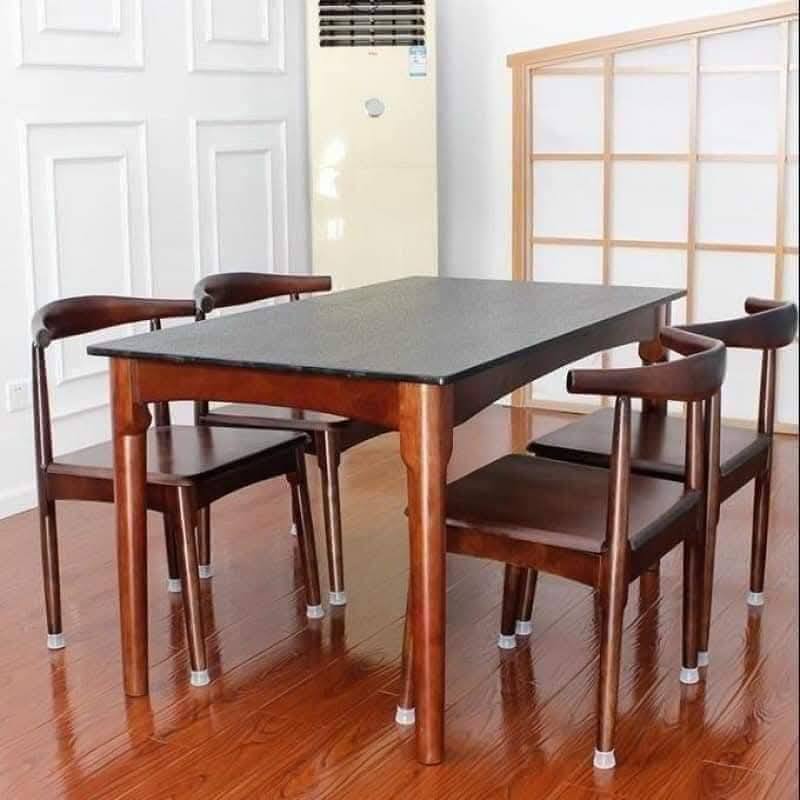 SET 4 MIẾNG BỌC CHÂN BÀN, CHÂN GHẾ SILICON CHỐNG TRƯỢT TIỆN LỢI