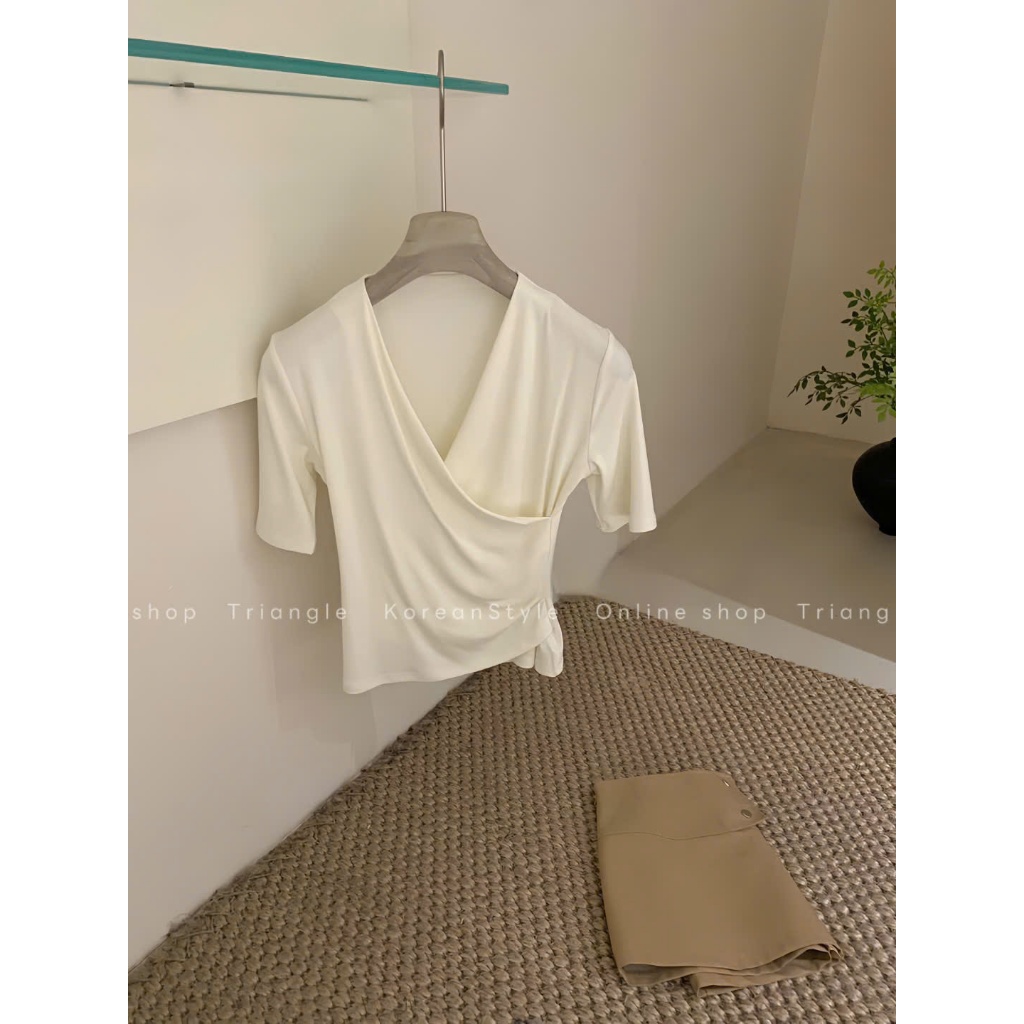 Triangle - Jasmin Shirt - Áo thun Wgwe có tay cổ V đan chéo phong cách Hàn Quốc thanh lịch và dễ mặc, ứng dụng cao