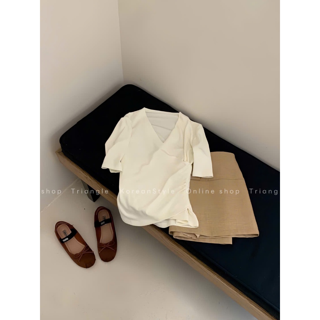 Triangle - Jasmin Shirt - Áo thun Wgwe có tay cổ V đan chéo phong cách Hàn Quốc thanh lịch và dễ mặc, ứng dụng cao