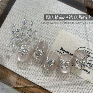 Đá chân bằng tạo hình tim , đá đính hình bướm siêu sáng