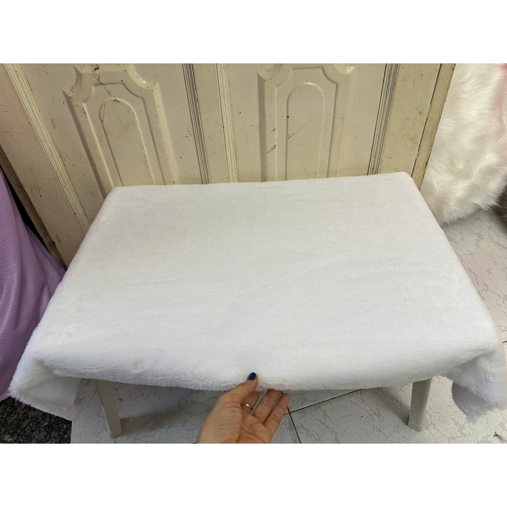 Thảm lông màu trắng tinh lông ngắn mịn