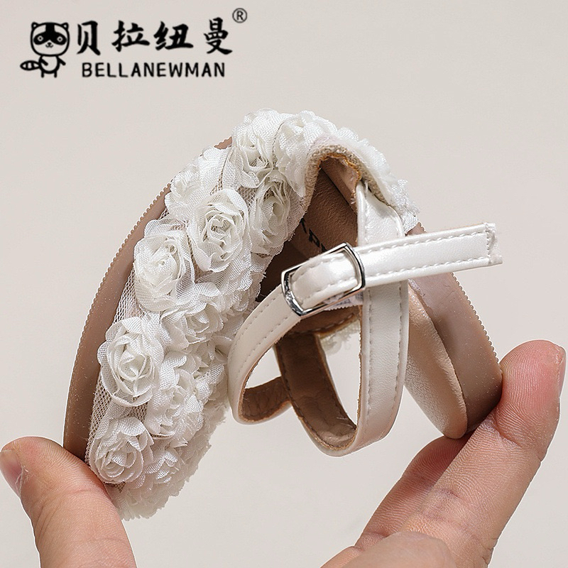 (Sẵn 28) Giày đế bệt quai đeo hoa đính xếp nhỏ dành cho bé gái