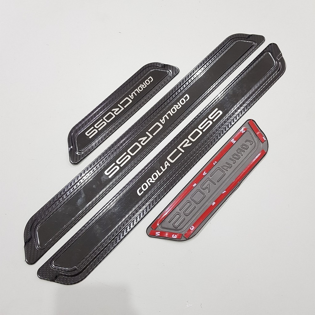 Ốp bậc cửa, nẹp bước chân Toyota Cross 2020 - 2022, Chất liệu Carbon cao cấp, tặng kèo keo trợ dính