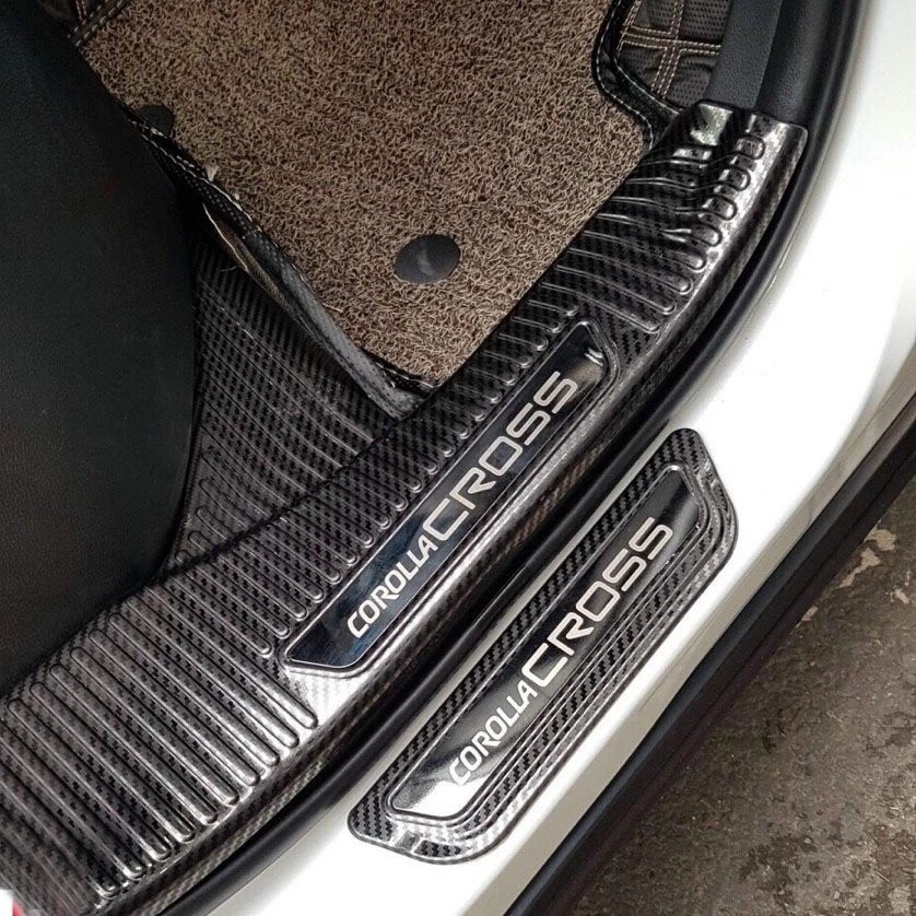 Ốp bậc cửa, nẹp bước chân Toyota Cross 2020 - 2022, Chất liệu Carbon cao cấp, tặng kèo keo trợ dính