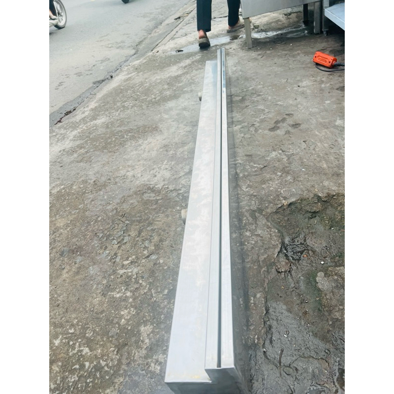 thác nước hồ bơi, máng tạo thác nước inox, khe nước dày dặn