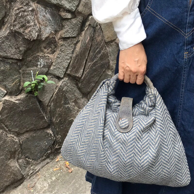 Túi vải 2hand lỗi dơ quai quai khung tròn độc lạ