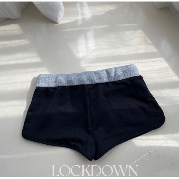 (sẵn)Quần short đùi vải ngắn cạp trễ chun chất thun màu đen dáng ôm SUCH 92 phong cách năng động thể thao nữ - Tiktik