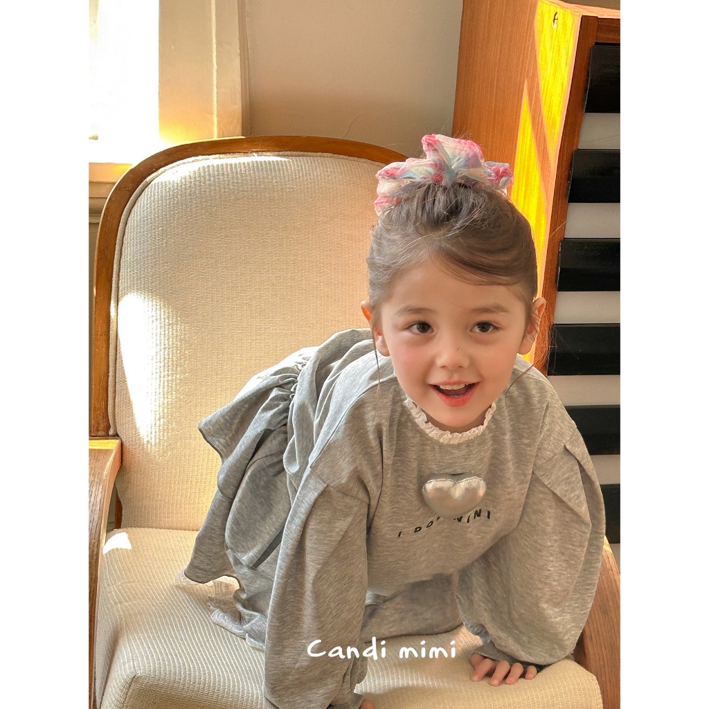 CANDIMIMI Set áo dài tay và chân váy đính hình trái tim - Phong cách Hàn Quốc