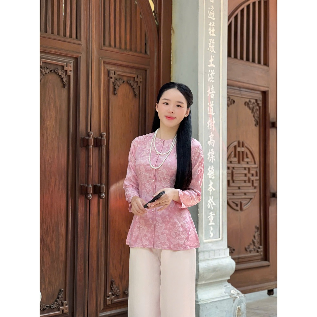 Hân Nguyễn Áo Bà Ba - B.A134 -Áo Bà Ba Gấm Tơ Thêu Lông Vũ 2 Da Cài Nút Tay Dài