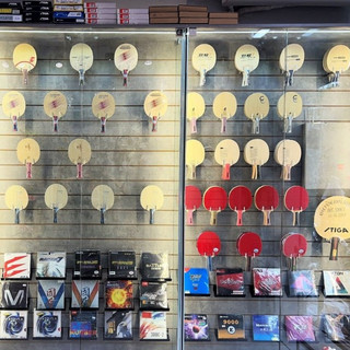 Móc treo vợt pickleball/ vợt bóng bàn chuyên dụng dành cho kệ rãnh âm (kệ slatwall)