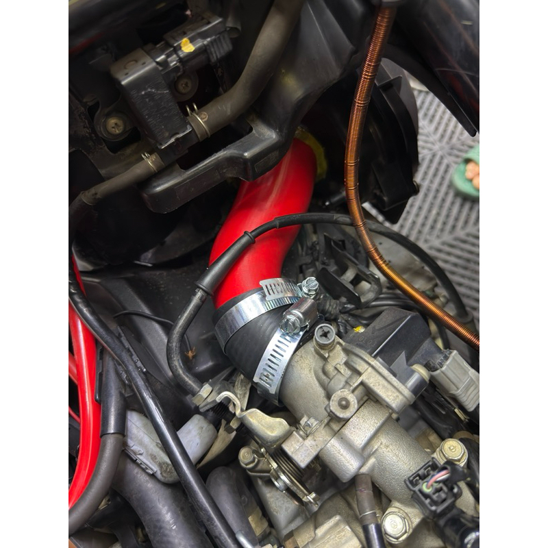 Co Gió Lớn Intake cho các dòng xe 2 val Vario, Ab(Ngẫu Nhiên Màu Đỏ Hoặc Đen)