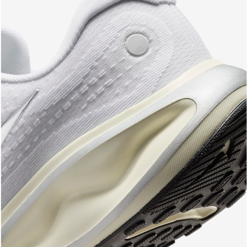 [Voucher 22%] Giày Chạy Bộ Nữ Nike Journey Run - Metallic Silver