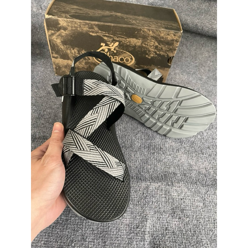 Giầy sandal chaco nam màu xám trắng kẻ chỉ
