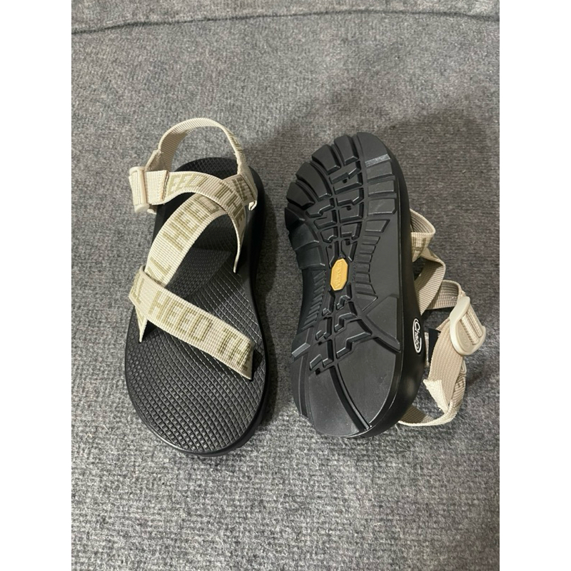 Giầy sandal chaco nam trắng kem dây chữ