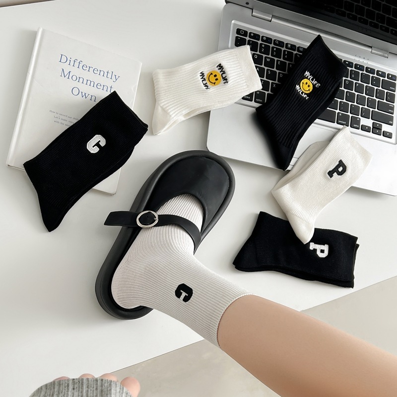 Vớ Tất cổ cao Unisex chữ C, P phong cách thể thao, trẻ trung và năng động.