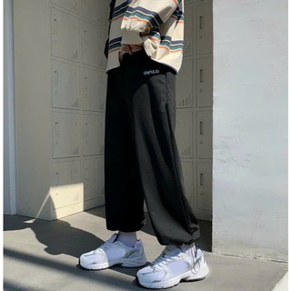 Quần Ổng Rộng Nam Nữ Unisex Jogger Thêu Chữ Có Dây Rút Ở Gấu  Vải Mịn Năng Động Trẻ Trung SATUR K1