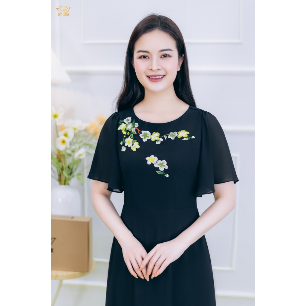 Ảnh Đầm xòe trung niên cho mẹ - Cổ tròn thêu hoa tay loe - màu Đen - TTV Store thời trang nữ TTV1848 3