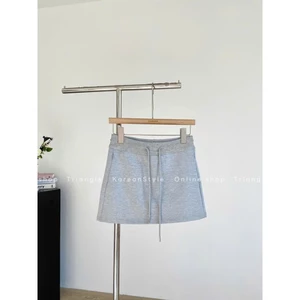 Triangle - (Giá thanh lý, không hoàn) Sportyy Skirt - Chân váy ngắn dáng thể thao Hàn Quốc
